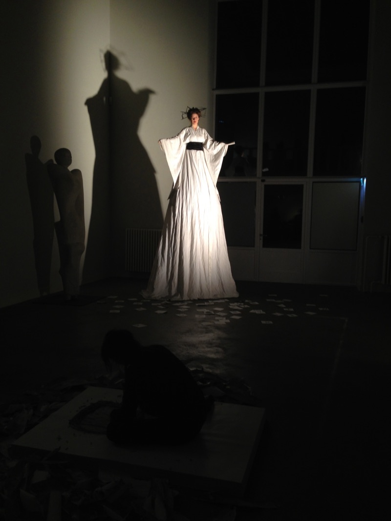 morphing lines, 2016 — Spatial installation and performance, Kunsthaus Dahlem, Berlin. Choreography: Nadja Raszewski